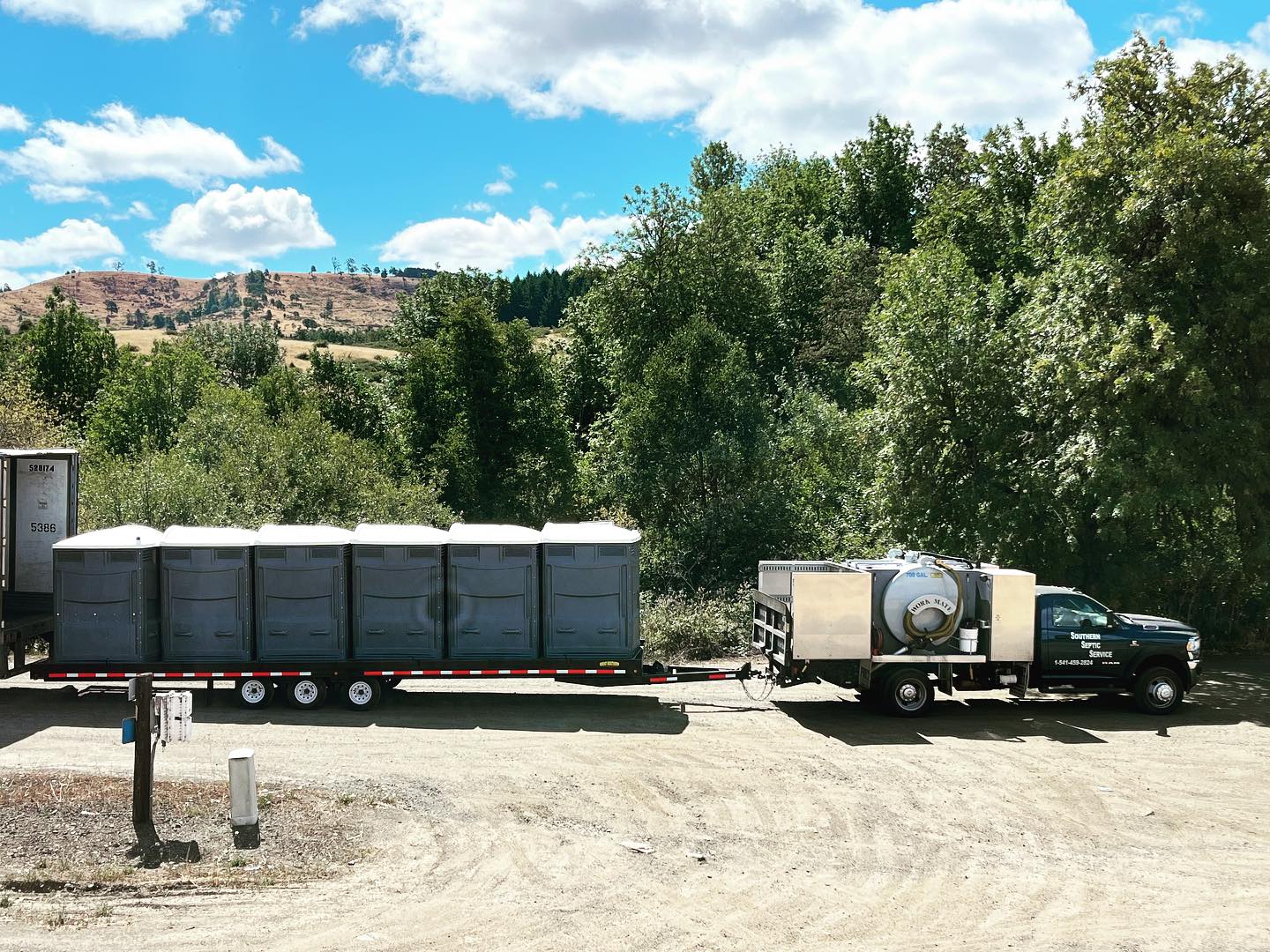 Key Considerations When Selecting a Portable Toilet Service for Your Needs